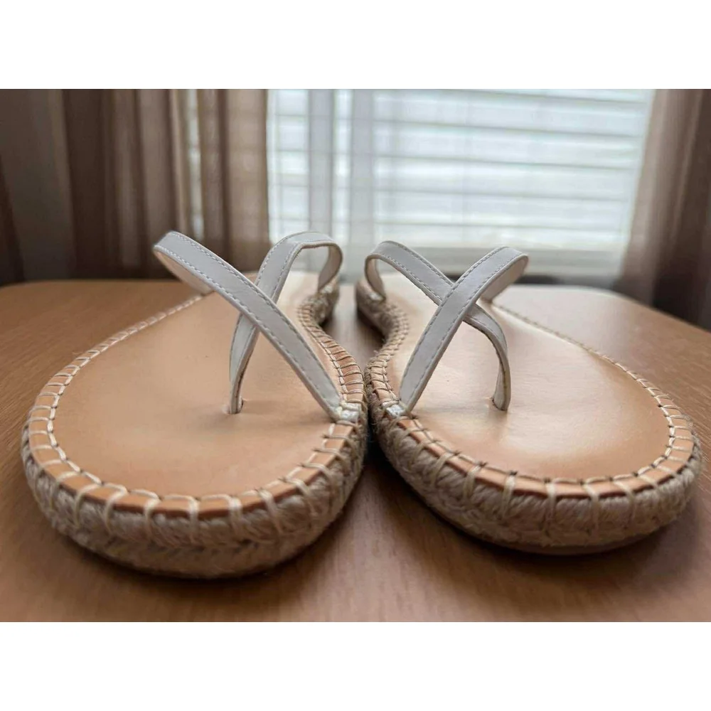 Madden Girl Toe Flip Flop Espadrilles Sandals California Style WHITE 9.5 M